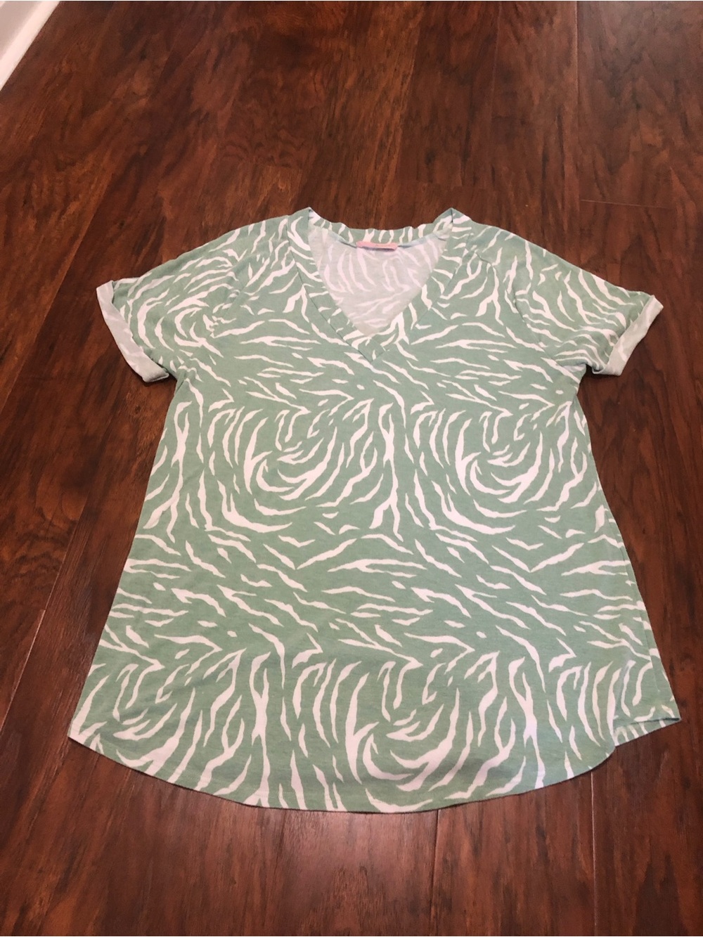 V-Neck Short Sleeve Zebra Print Top in Mint and White